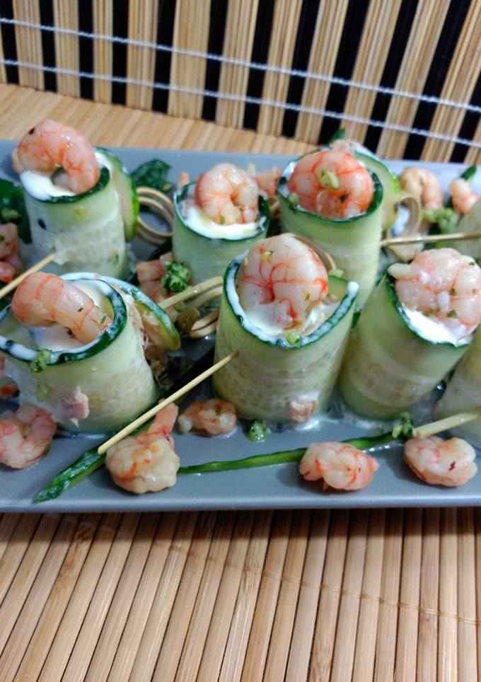 Una foto de Rollitos de pepino rellenos, de atún y gambas
