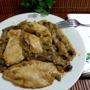 Filetes de pollo con setas y vino dulce ( Malaga virgen )
