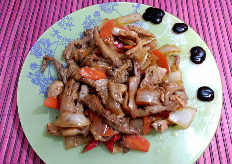 Salteado agridulce de pollo y vegetales