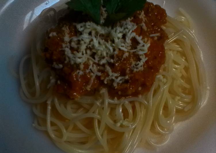 spaghetti  with Creamy bolognese sauce