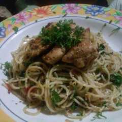 รูปของ Pasta Spaghetti Aglio Olio with Chicken Herbs