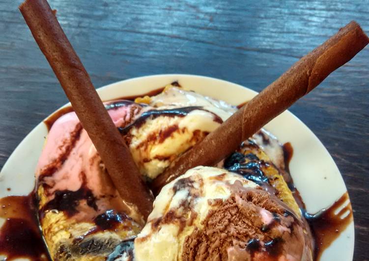 Grilled Banana Split
