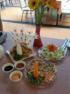 Hình của món Nem công chả phụng .