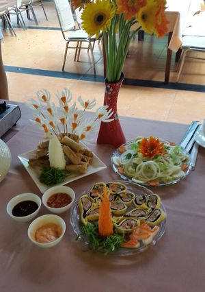 Hình của món Nem công chả phụng .