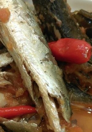 Hình của món Cá nục um cà kiểu Miền Trung.