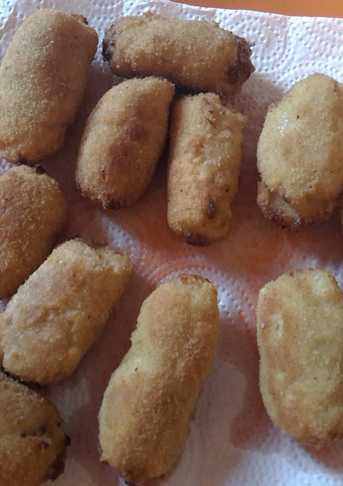 Una foto de Croquetas de queso de cabra y cebolla caramelizada