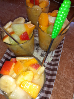 Una foto de Ensalada de frutas🍊🍎🍌🍈🍑