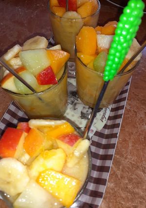 Una foto de Ensalada de frutas🍊🍎🍌🍈🍑