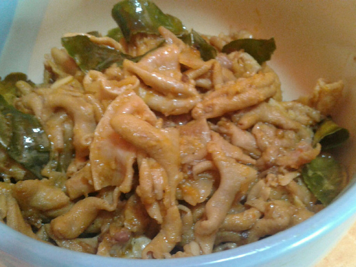 Langkah Mudah untuk Menyiapkan Tumis usus ayam daun jeruk yang Lezat Sekali