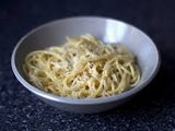 Espagetti a la 3 quesos con mantequilla