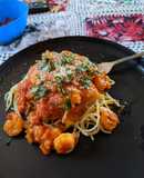 Pasta de camarones con ajo y tomate