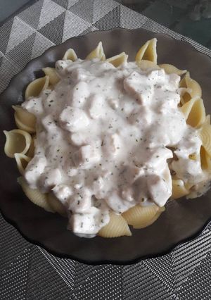 Fokhagymás-tejfölös csirkekockák recept fotója