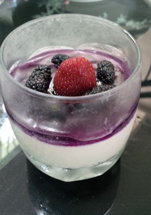 Foto resep Panna cotta blueberry toping mulberry & strawberry