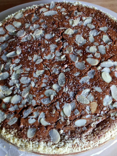 Una foto de Pastel de chocolate y almendras