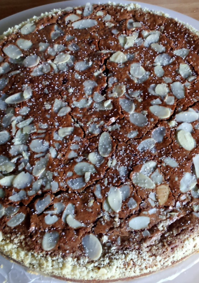 Una foto de Pastel de chocolate y almendras
