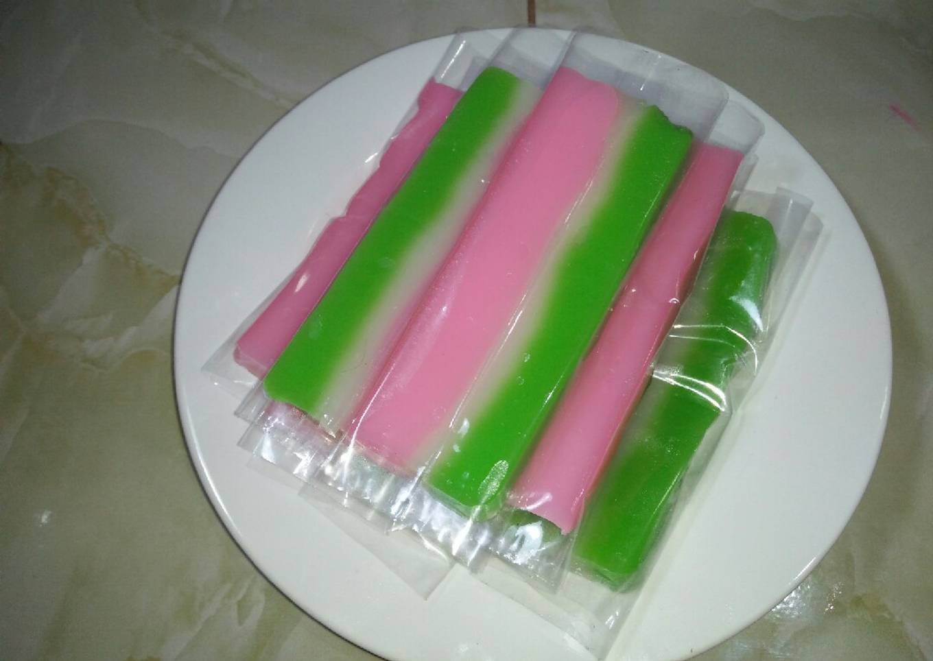 Es gabus pelangi