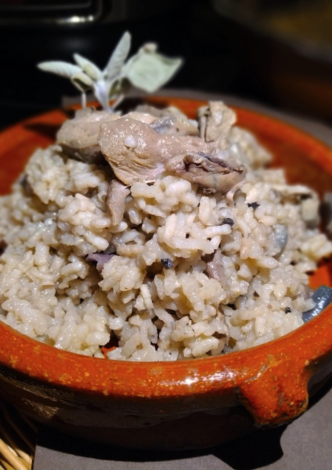 Una foto de Arroz con Pato, Champiñones y Trufa