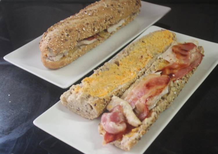 Bocadillo de pan de semillas con pollo y beicon