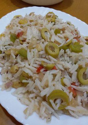 صورة لوصفة أرز 🍚 بالزيتون👍🏻 من تدبيري 😊