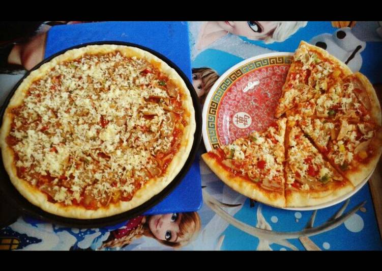 Pizza with Sauce Bolognese