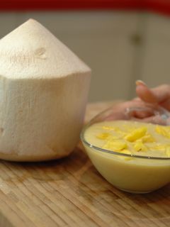 Una foto de Yogur líquido de coco y piña 