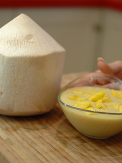 Una foto de Yogur líquido de coco y piña