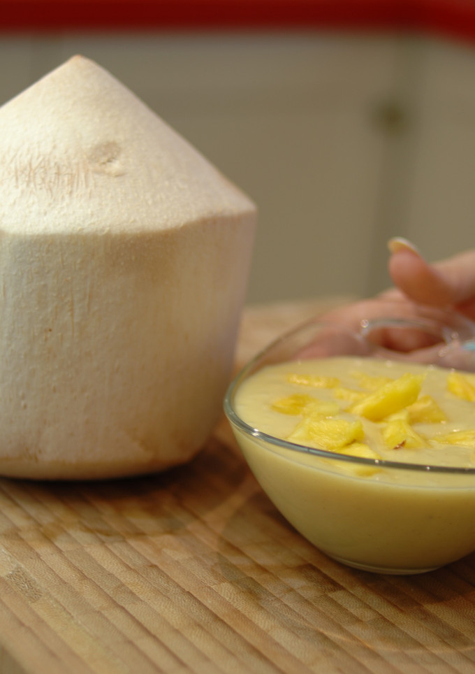 Una foto de Yogur líquido de coco y piña 