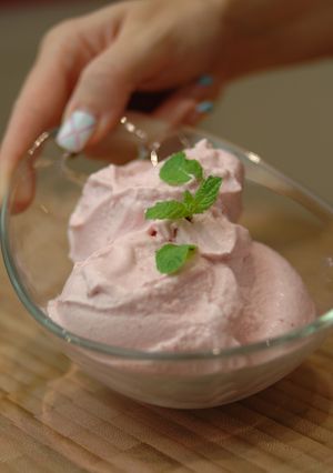 Una foto de Helado de fresa casero fácil {FitKen} 