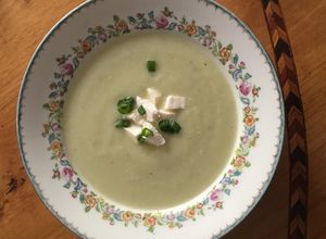 Una foto de Crema de apio y chayote