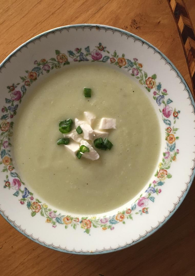 Una foto de Crema de apio y chayote