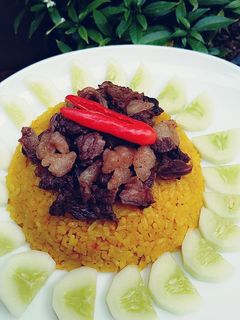 Foto resep Nasi goreng kunyit topping goreng kambing