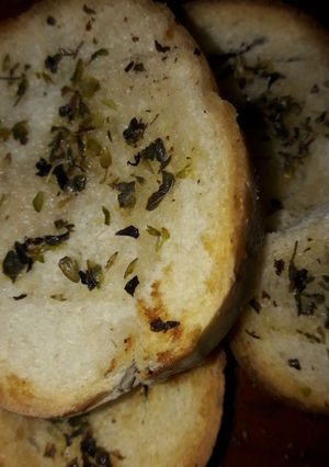Una foto de Tostadas saborizadas con aceite y orégano