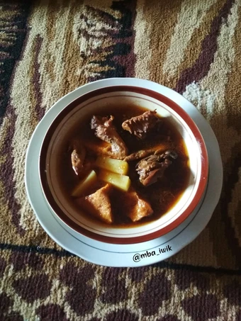 Langkah Gampang Membikin Resep Semur ayam kentang tahu (made in suami) yang Uenak Anti Ribet, Sempurna