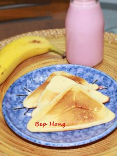 Hình của món BÁNH HOTDOG NHÂN PHOMAI, XÚC XÍCH.