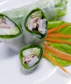 bánh tráng cuốn mắm nêm