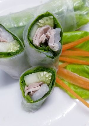Hình của món Thịt luộc cuốn bánh tráng chấm mắm nêm.