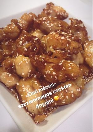 Kínai szezámmagos-mézes csirke, sült tésztával recept fotója
