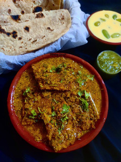 बेसन की मछली की सब्जी (Besan ki machali ki sabzi recipe in hindi) रेसिपी मुख्य फोटो