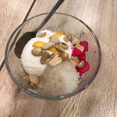 A picture of Thai coconut Icecream with fruits and sticky rice.