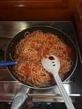 Spaghetti al tonno in rosso in barca