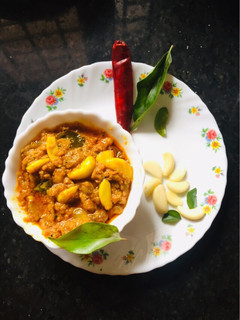பூண்டு கறி(garlic curry recipe in tamil) செய்முறை முக்கிய புகைப்படம்