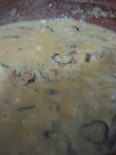 Una foto de Frijoles machacados rancheros con caldo de pollo y pelo de ángel de chiles las correa. México