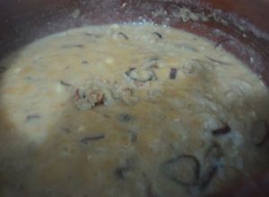 Una foto de Frijoles machacados rancheros con caldo de pollo y pelo de ángel de chiles las correa. México