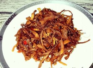 Hình của món Khô Bò Xé Cay (Món Chay).