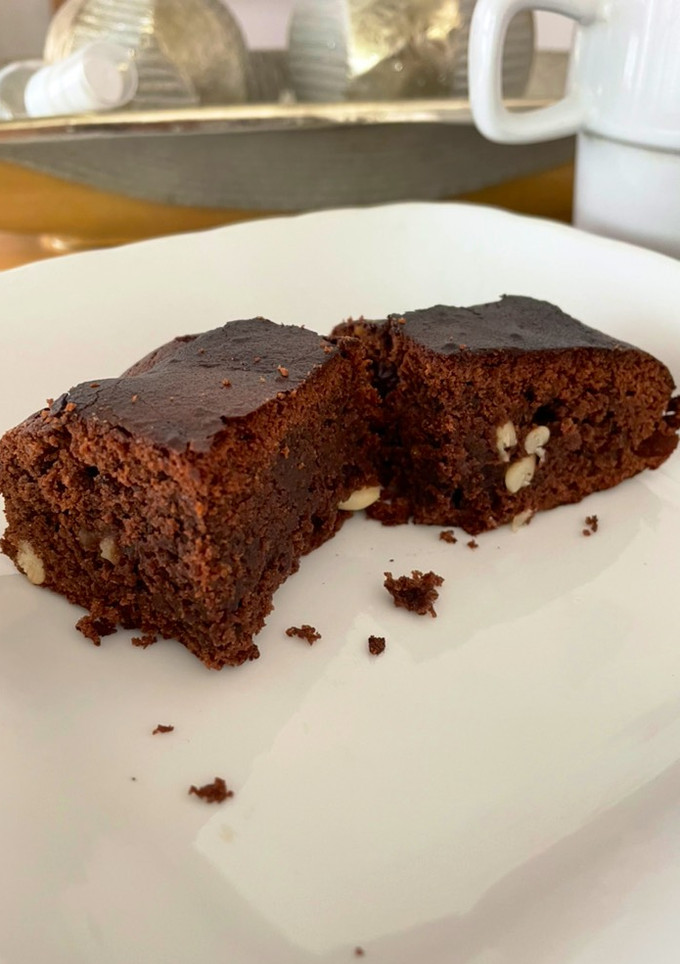 Una foto de Brownie de chocolate y frutos secos 🍫🫘