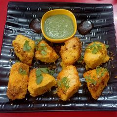 A picture of Tam Tam Khaman.