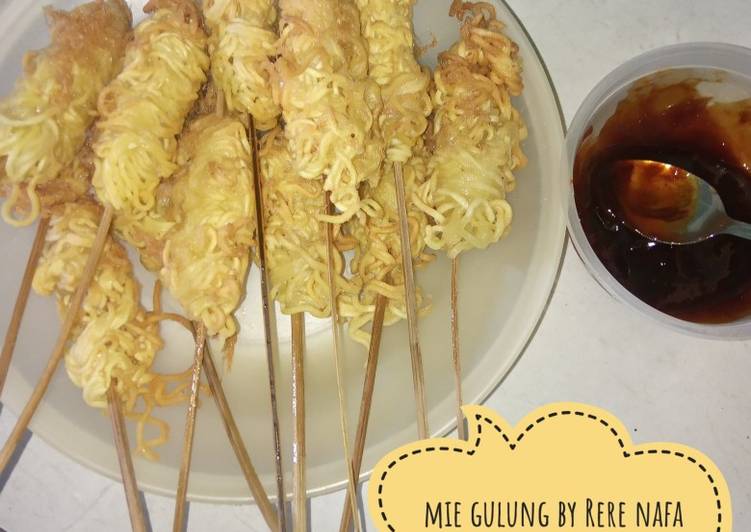 Mie gulung telur