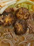 Mì soba nấu bò nấm