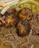 Mì soba nấu bò nấm