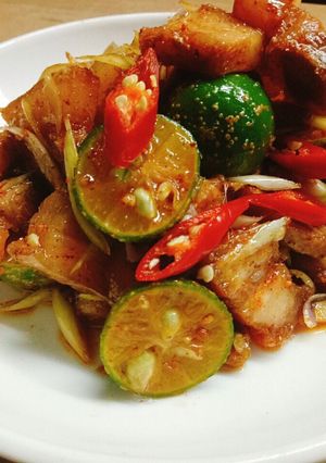 Hình của món Ba chỉ lắc sả tắc.